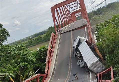 wawa barangay hall|Pangasinan bridge collapses; 4 injured.
